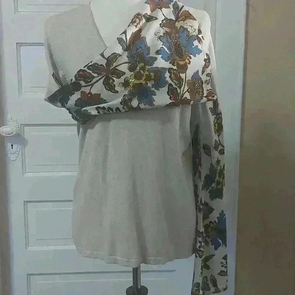 Inc International Conepts top  J0304 - Picture 2 of 7